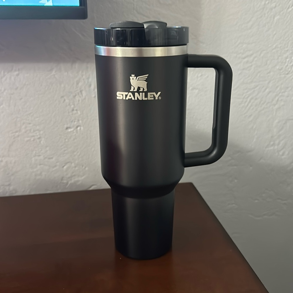 Black Stanley 40 oz. Quencher H2.0 FlowState Tumbler without Straw